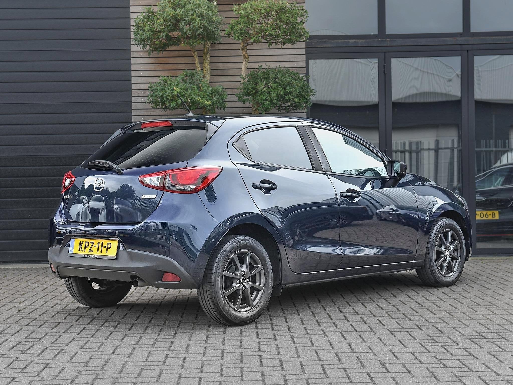 Mazda 2 1.5 Skyactiv-G SkyLease GT Airco Cruise Navi PDC, Stof, Gebruikt, Euro 6, 4 cilinders