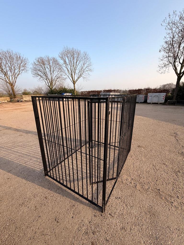 Hondenbench zwartstaal, Ophalen, Gebruikt