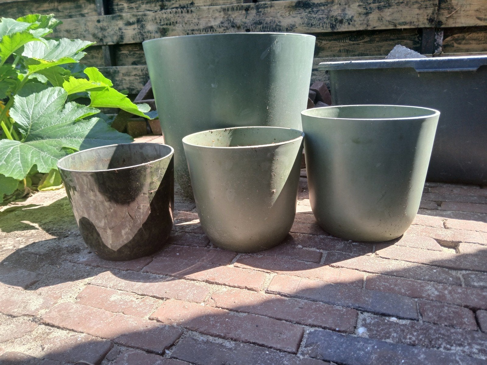 groene buiten potten, Tuin en Terras, Bloempotten, Ophalen, Rond, Zo goed als nieuw, Aardewerk