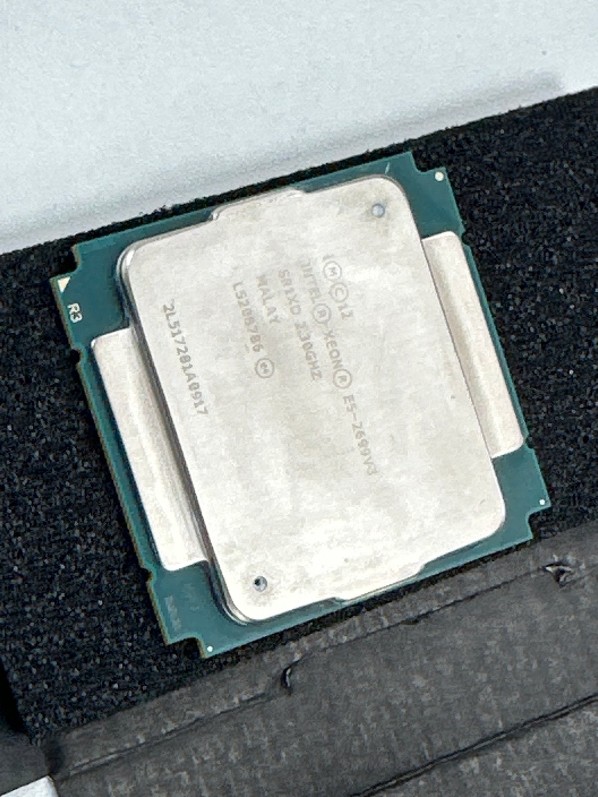 Intel Xeon E5-2699V3 Processor 2.30GHz 18-core, Computers en Software, Processors, Ophalen, Gebruikt, 18-core, 2 tot 3 Ghz