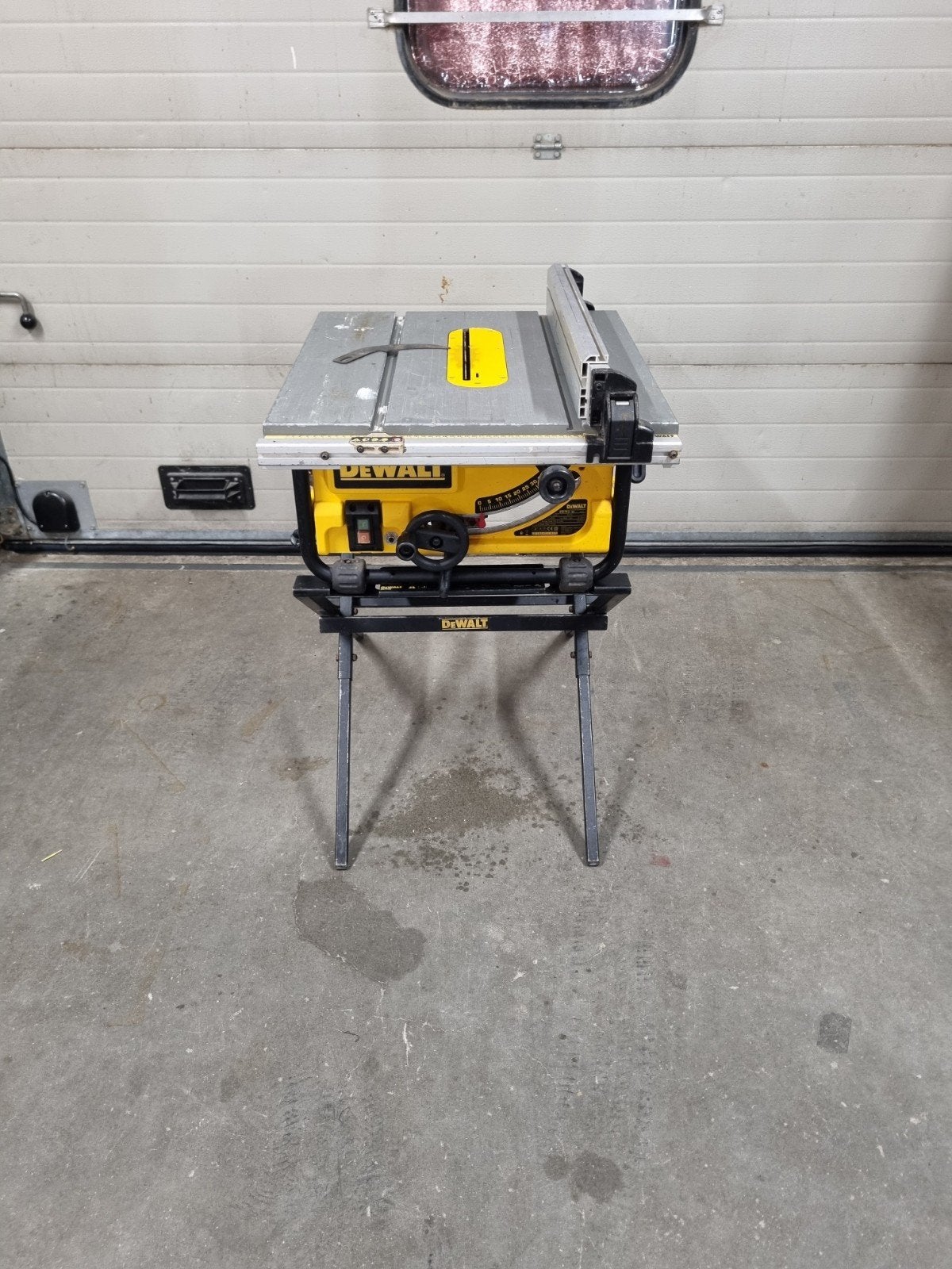 DeWalt DW745-QS Zaagtafel - Compact en Krachtig, Ophalen, Gebruikt, Cirkelzaag, DeWalt