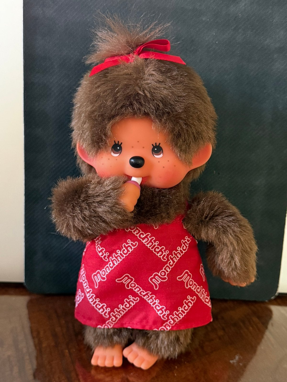Vintage Monchhichi Meisje – Originele kleding –52 jaar oud!, Verzamelen, Beren en Cherished Teddies, Verzenden, Zo goed als nieuw