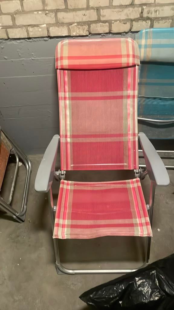 Drie gekleurde tuinstoelen, Ophalen, Gebruikt
