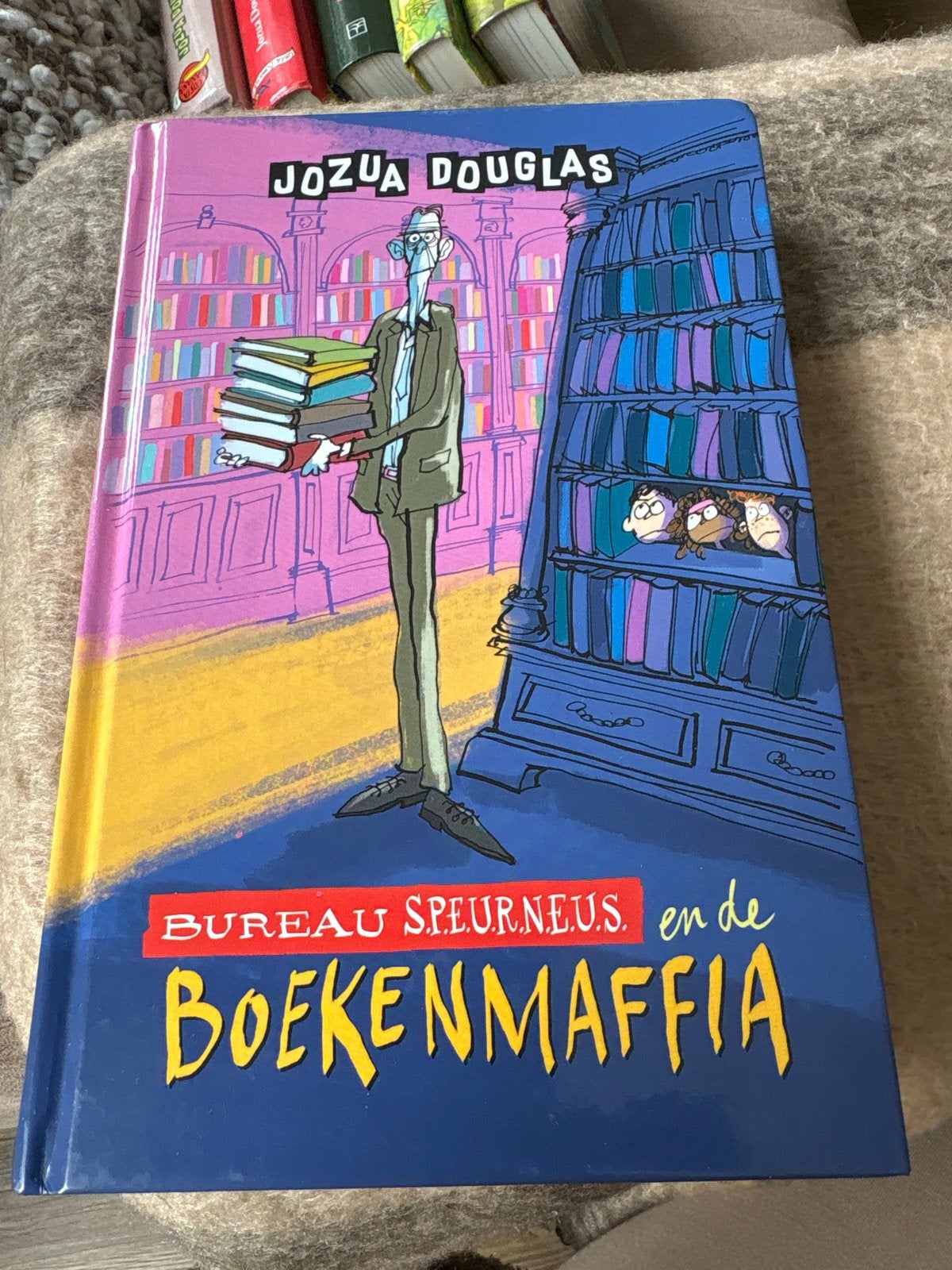 Bureau Speurneus en de Boekenmaffia (deel 1) - Jozua Douglas, Ophalen of Verzenden, Zo goed als nieuw, Fictie