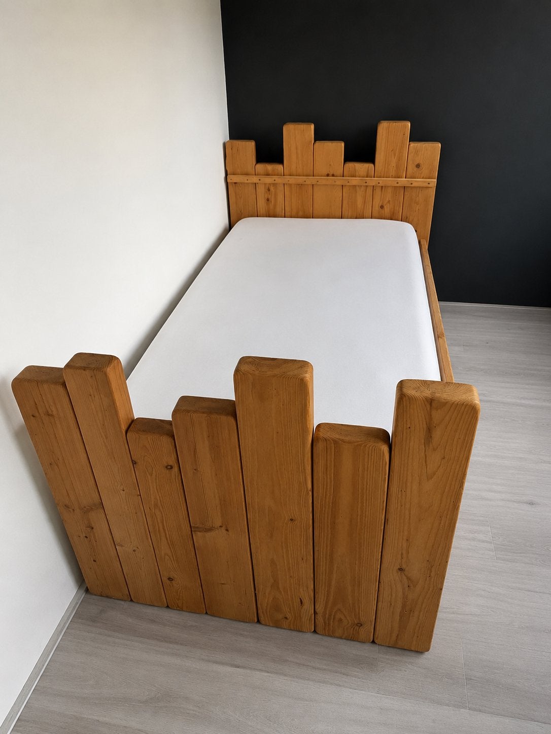 Leuk jongens kasteelbed met IKEA pocketvering matras, Huis en Inrichting, Ophalen, Gebruikt, Eenpersoons, Bruin