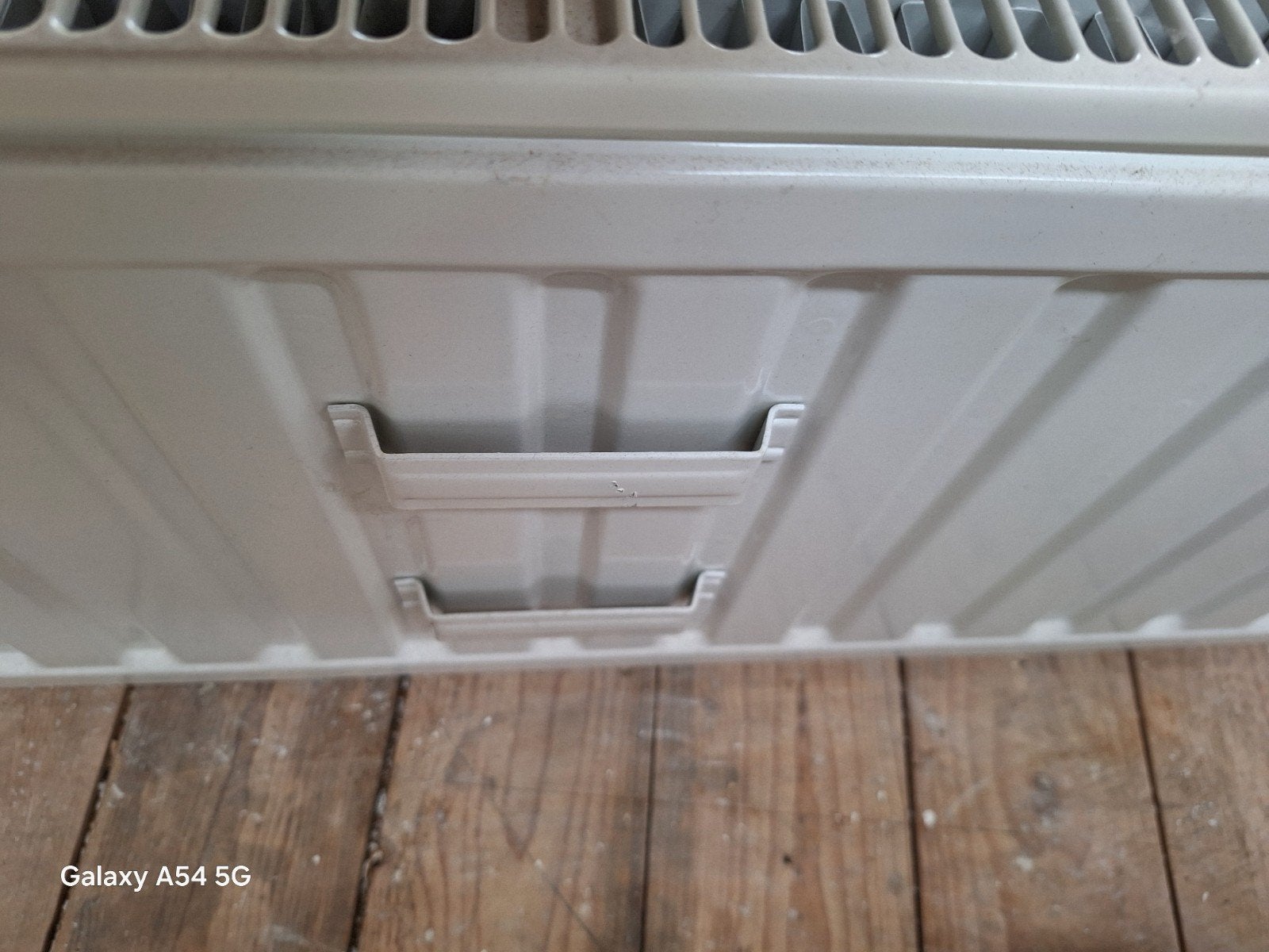 2x Radiator met rooster, 30cm hoog, 270cm en 165cm breed, Ophalen, 30 tot 80 cm, Radiator, 150 cm of meer