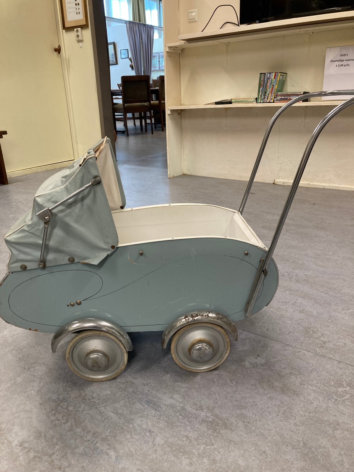 Oude poppenwagen, Ophalen