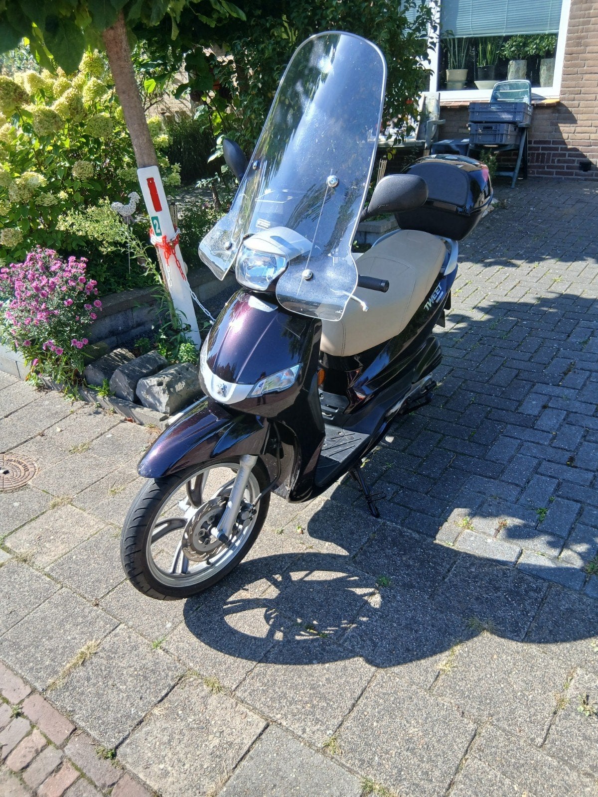 Peugeot tweet snor scooter  2014  volle tank koffer scherm., Fietsen en Brommers, Ophalen, Gebruikt, Benzine, Peugeot
