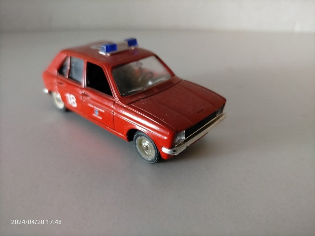 Solido peugeot 104 fuerwehr 4 deurs code 3, Ophalen of Verzenden, Auto, Solido