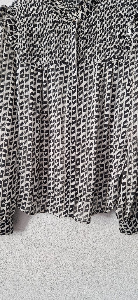 Nukus prachtige blouse zw/wi Maat L, Kleding | Dames, Verzenden, Zwart, Maat 42/44 (L), Zo goed als nieuw