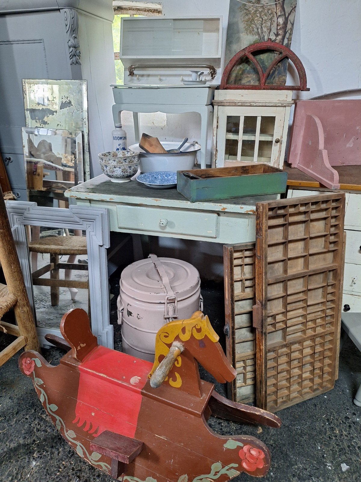 Grote partij brocante en vintage meubels en accessoires, Ophalen