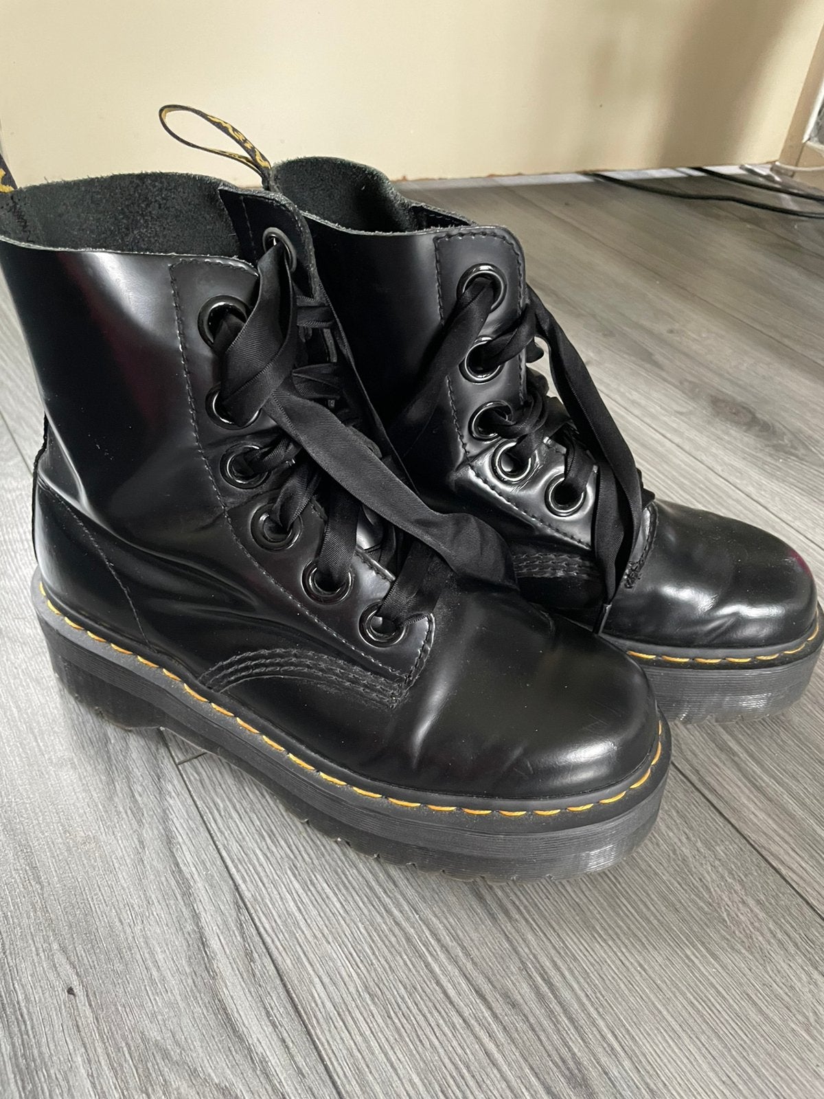 Originele Dr. Martens laarzen te koop moet met spoed weg‼️, Hoge laarzen, Zwart, Ophalen of Verzenden, Zo goed als nieuw