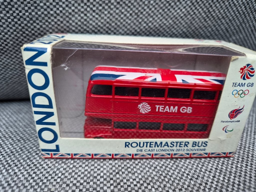 Routemaster (Engelse) Bus - Die Cast London 2012 Team GB, Overige merken, 1:50 of kleiner, Overige typen, Ophalen of Verzenden