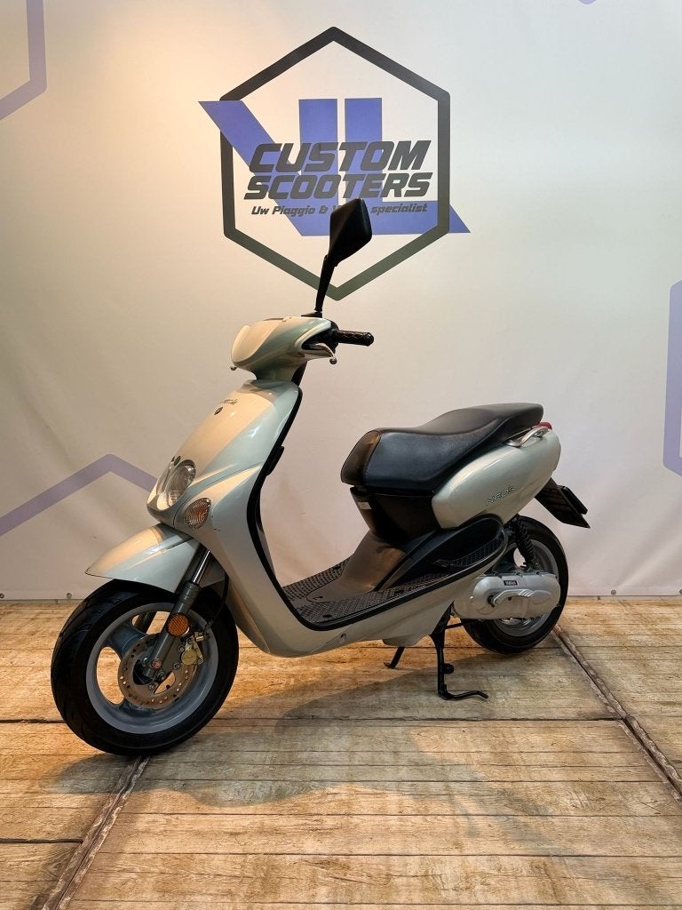 Yamaha Neos 2005 2t snor scooter (NIEUWSTAAT), Fietsen en Brommers, Scooters | Yamaha, VL Custom Scooters, Meevaltrading@gmail.com