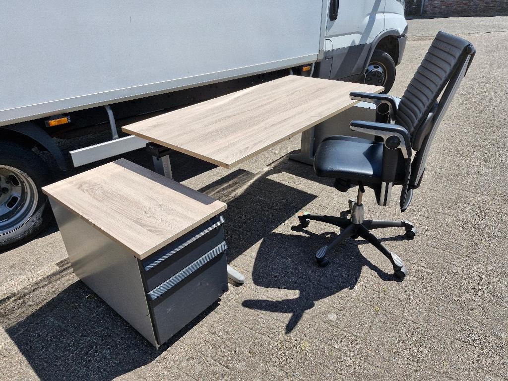 Ahrend Essa bureau of complete werkplek ( 20 beschikbaar), Kofferen 60, 160 cm, In hoogte verstelbaar, Ophalen of Verzenden