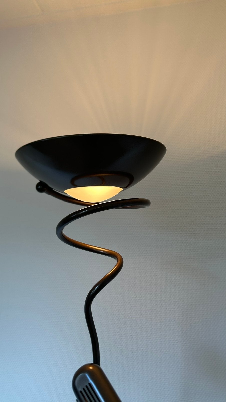 Beschrijving	Staande lamp met ingebouwde leeslamp functie ️, Ophalen, Overige fittingen, Zo goed als nieuw, Glas