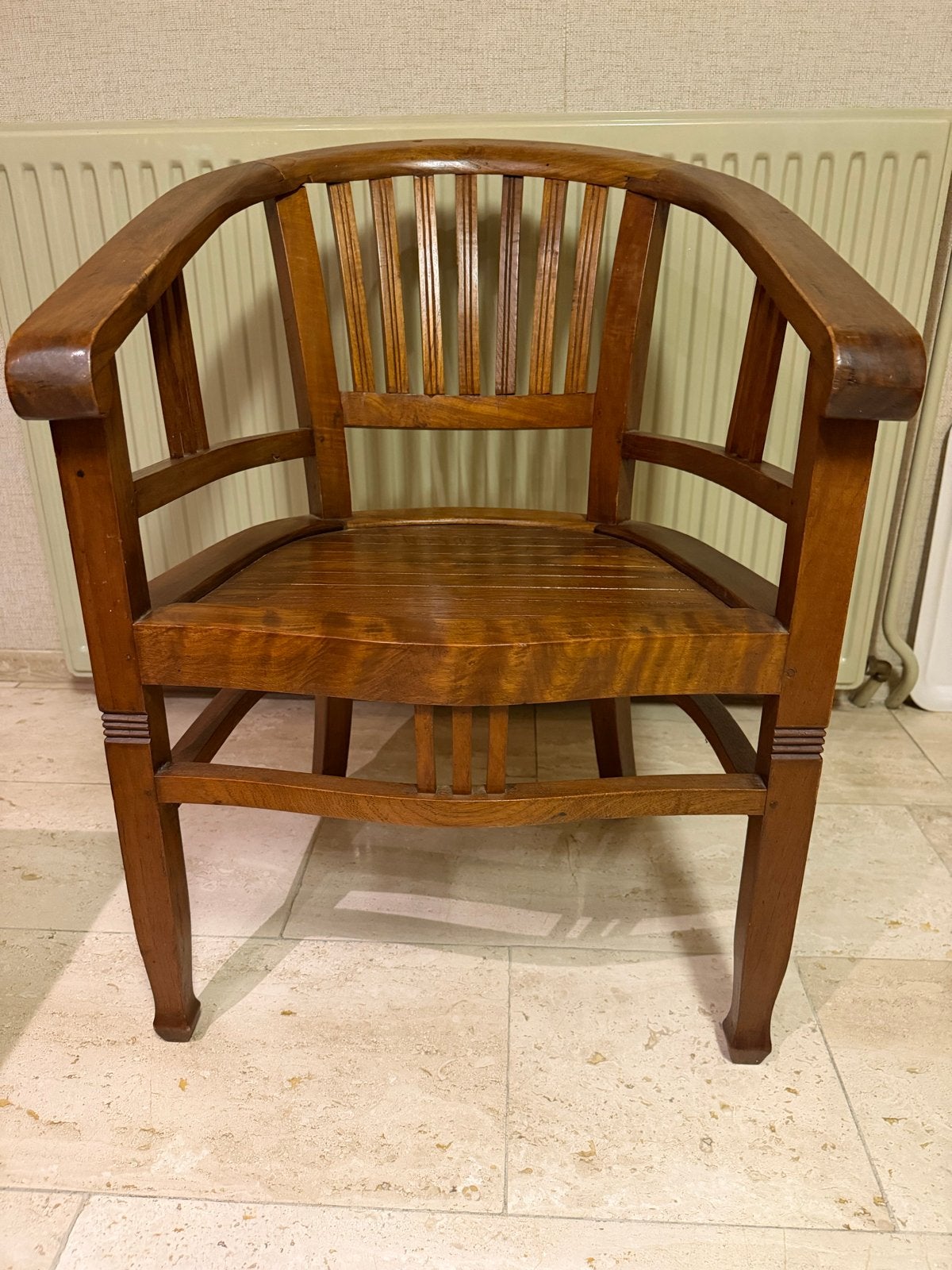 Antieke houten fauteuil met spijlenrug en armleuningen, Ophalen