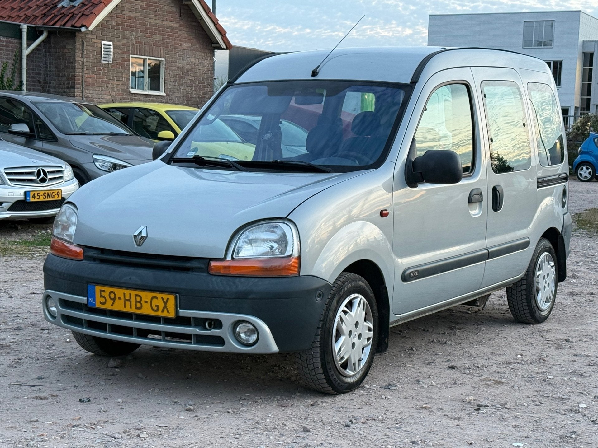 Renault Kangoo 1.4 RXE/ ROLSTOEL/ AUTOMAAT, Metallic lak, Gebruikt, 4 cilinders, 49 €/maand