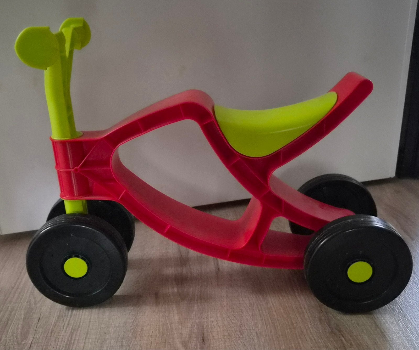 Bic loopfiets voor peuters - rood/groen, Ophalen, Zo goed als nieuw, Loopfiets