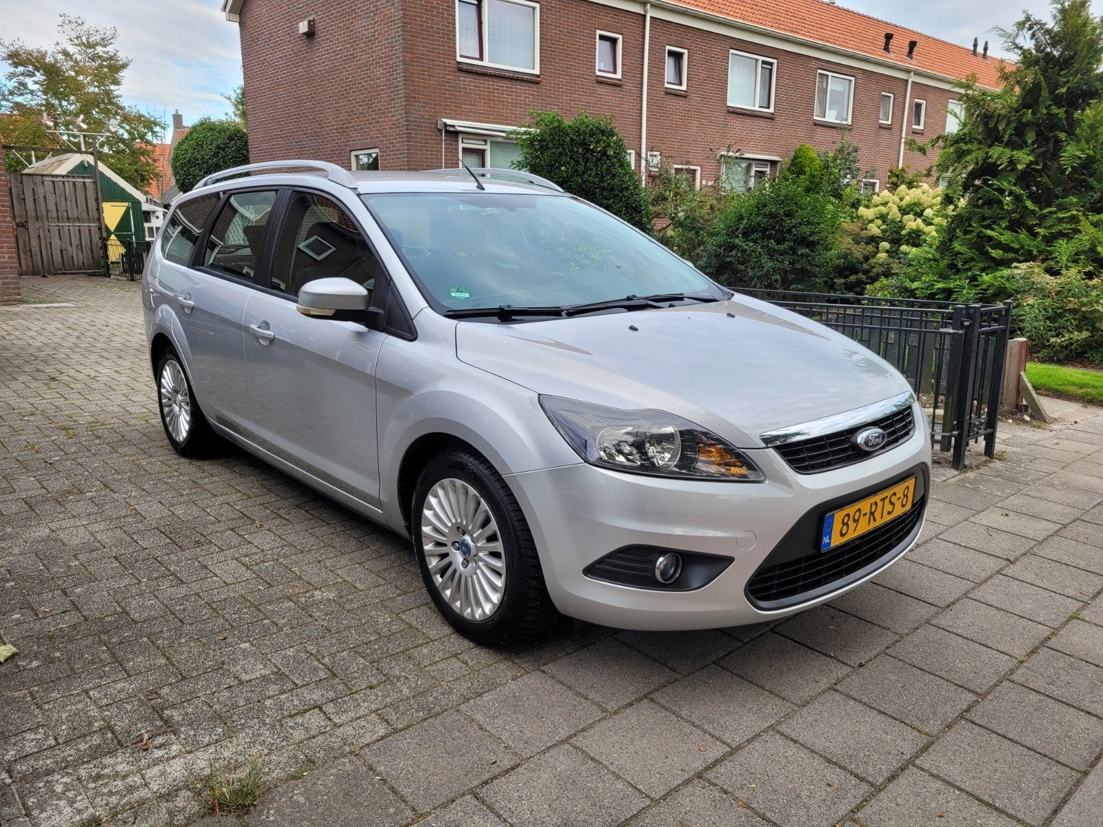 Ford Focus 1.6 16V 100PK 2011 Grijs, Auto's, 1596 cc, 15 km/l, 4 cilinders, 635 kg