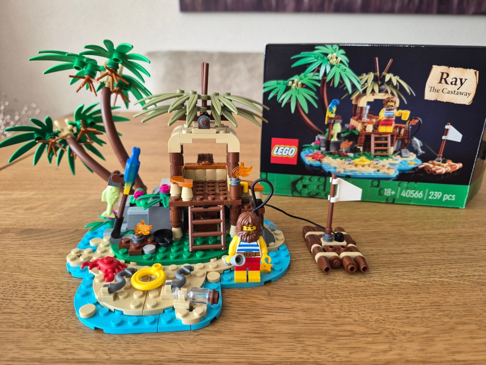 Lego 40566 Ray The Castaway - Compleet met beschadigde doos, Gebruikt, Compleet, Lego, Ophalen of Verzenden