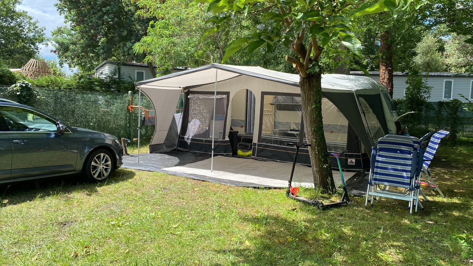 Adria 5206DK uit 1996 met airco en inboedel, Vast bed, Airco, Treinzit, Particulier