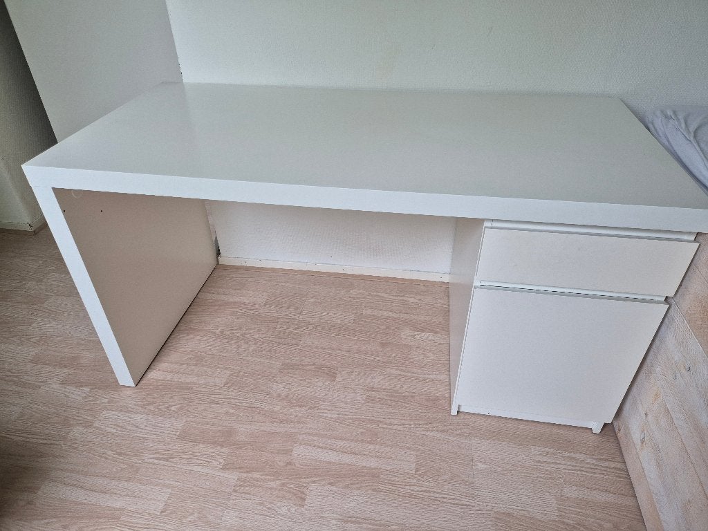 Ikea Malm bureau wit! Eventueel met bureaustoel., Ophalen, 65 cm, Kabelgoot, Schoolbureau