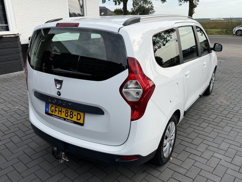 Dacia Lodgy 1.2 TCe Lauréate 7p. 2015| WIT| AIRCO| CRUISE|, Dealer onderhouden, Stof, Gebruikt, Euro 6