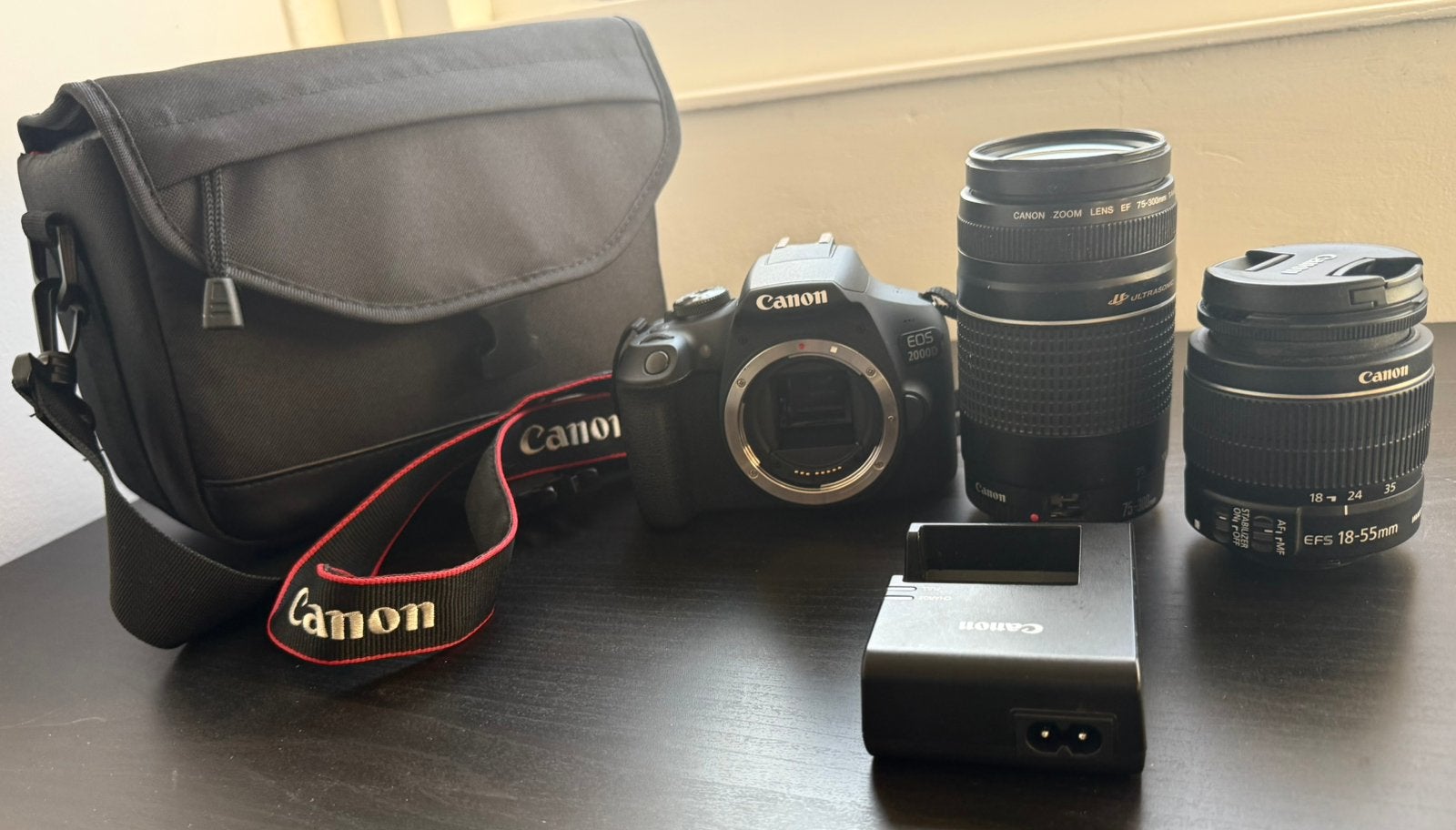 Canon EOS 2000D/ 2x Lens/ Complete Set/ Extra Accessoires, Spiegelreflex, Canon, Ophalen of Verzenden, Zo goed als nieuw