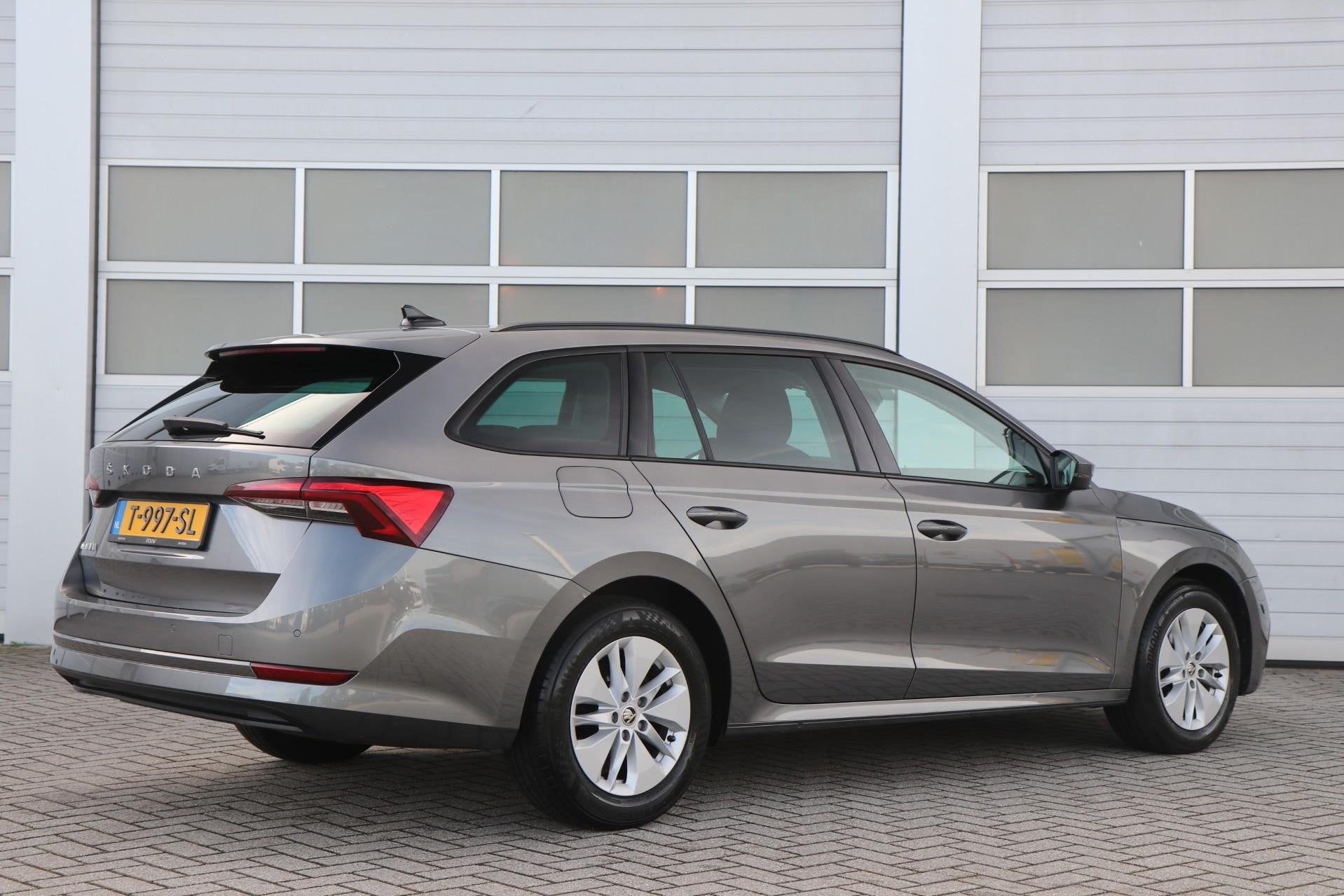 Skoda Octavia Combi 1.0 TSI 110pk Ambition | Navigatie | Sma, Voorwielaandrijving, 12 maanden, Stof, Gebruikt