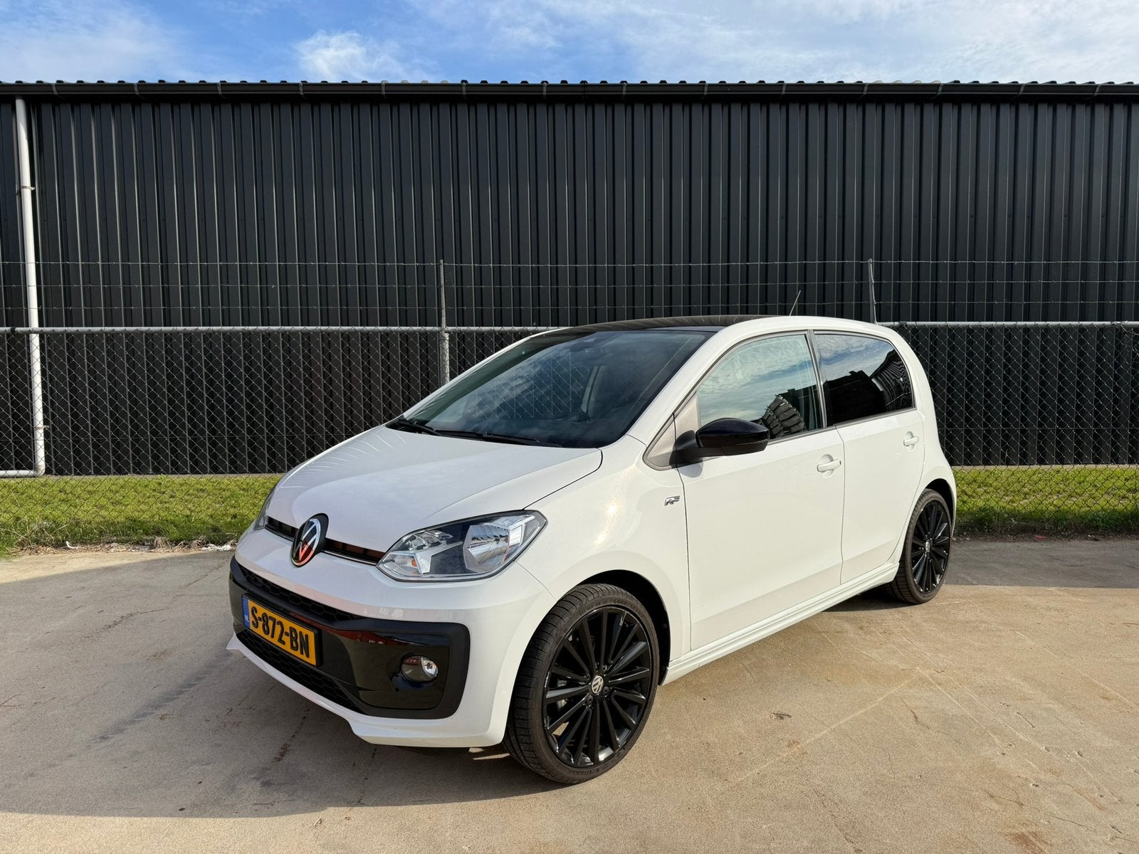 Volkswagen up! 1.0 65PK 2023 R-Line, Auto's, Stof, 4 stoelen, Origineel Nederlands, Handgeschakeld