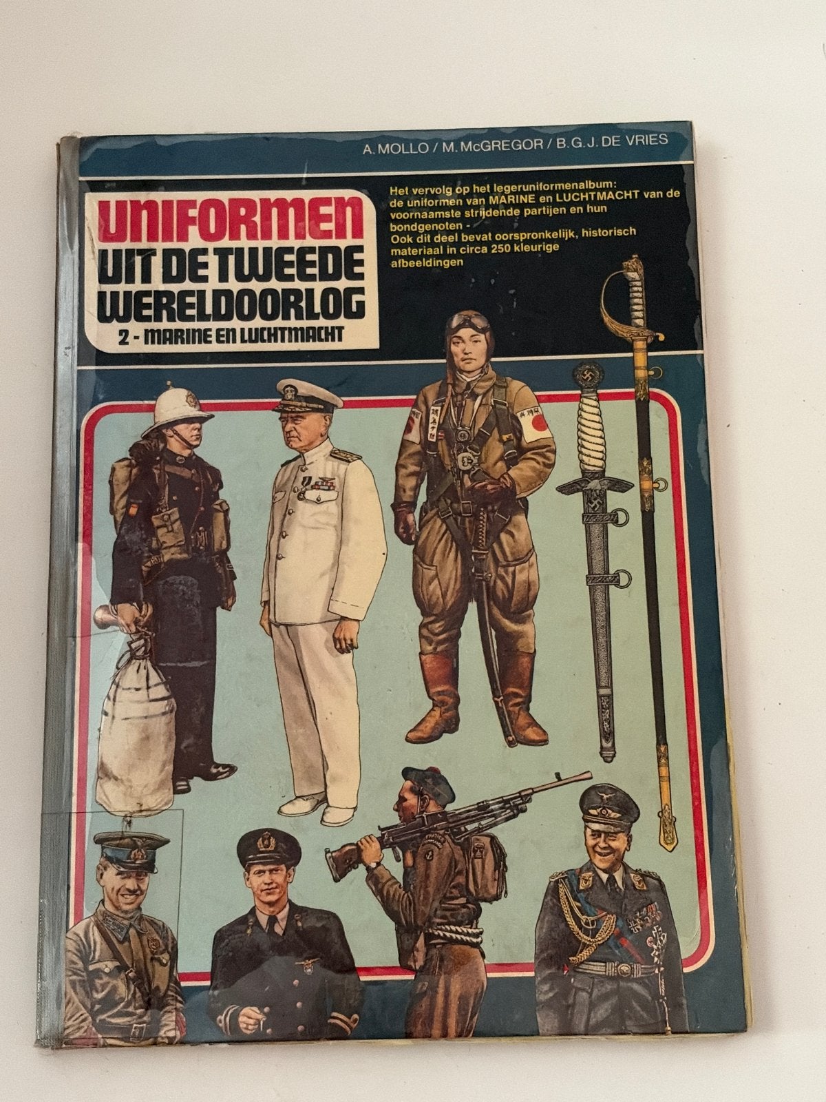 Uniformen uit de Tweede Wereldoorlog: Marine en Luchtmacht, Ophalen of Verzenden, Tweede Wereldoorlog, Gelezen, Marine