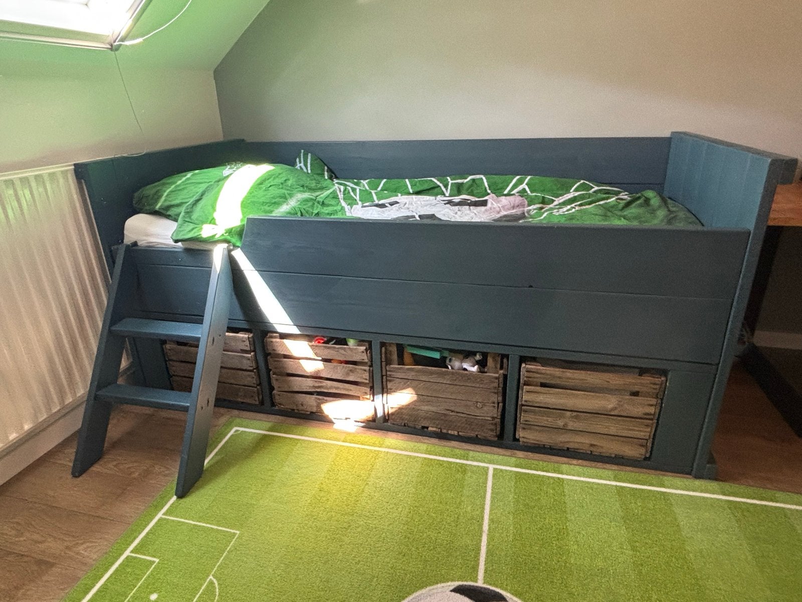Stevig kinderbed met opbergruimte en trapje, Ophalen, Gebruikt, 90 cm, Eenpersoons