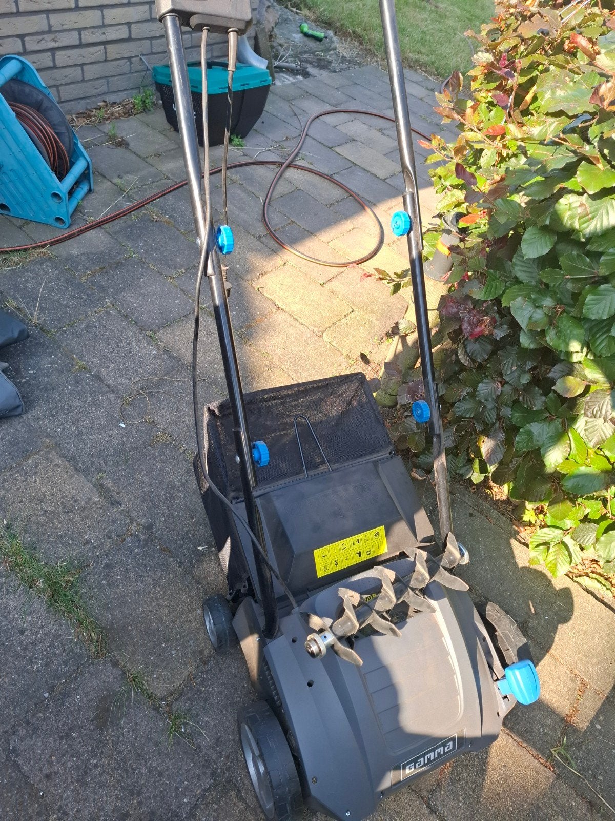 Gamma elektrische verticuteermachine 1500W, 32cm, Tuin en Terras, Grasmaaiers, Ophalen, Cirkelmaaier, Gebruikt, Elektrische grasmaaier