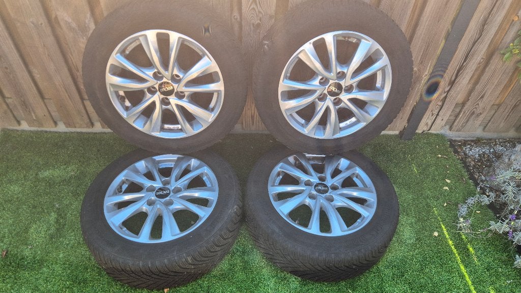 Set Oxxo velgen met winterbanden geschikt voor Toyota Auris, Ophalen, Gebruikt, Velg(en), 16 inch
