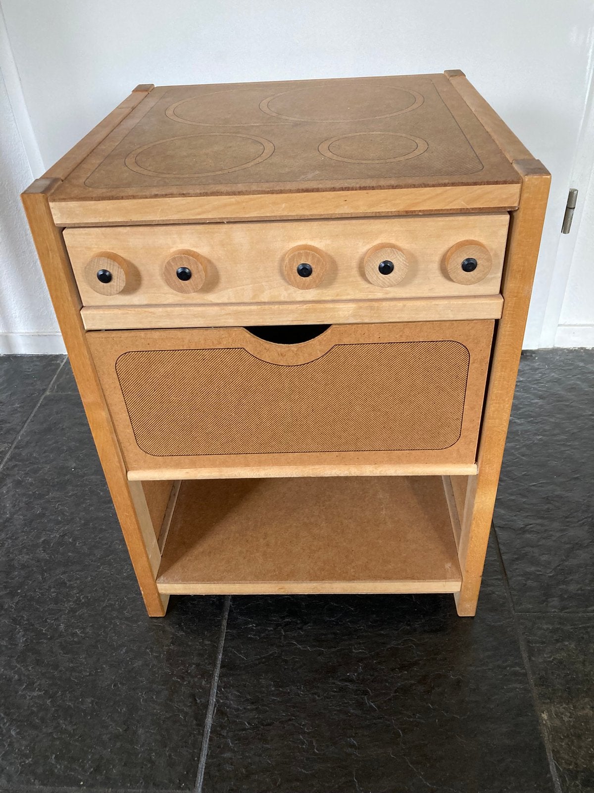 Keukentje hout, Ophalen, Zo goed als nieuw