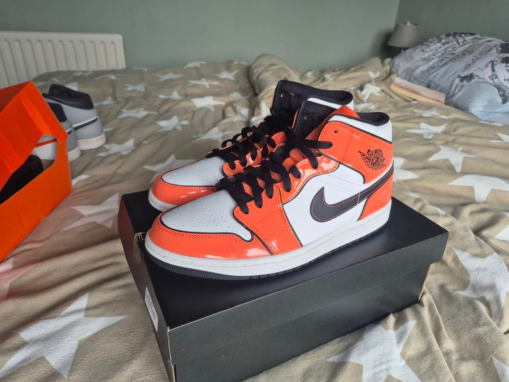 Nike Air Jordan 1 Mid Turf Orange US10 Nieuw, Overige kleuren, Nike, Nieuw, Ophalen of Verzenden
