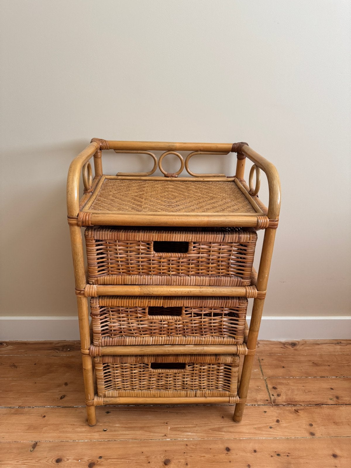 Vintage rotan ladekastje met 3 laden, Huis en Inrichting, Kasten | Ladekasten, Ophalen, Overige materialen, Minder dan 50 cm, Gebruikt