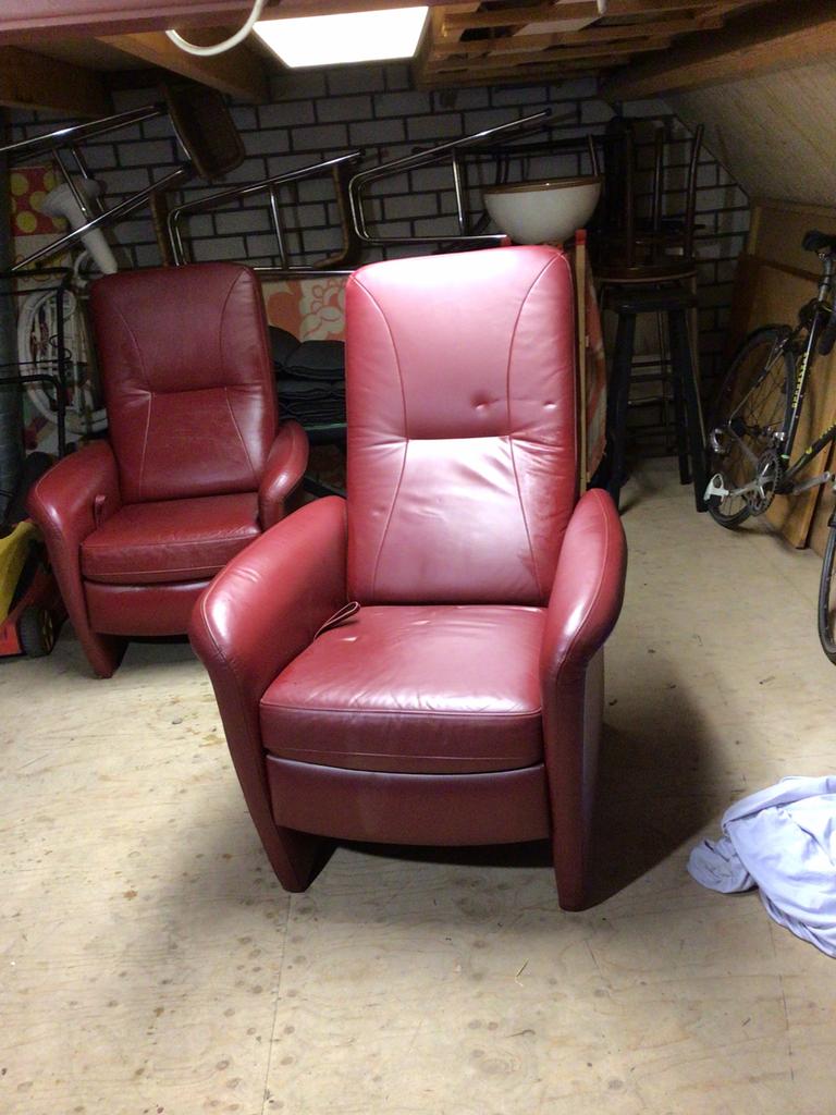 2 leren relax stoelen €100 per stuk, Ophalen, Gebruikt, Minder dan 75 cm, 50 tot 75 cm