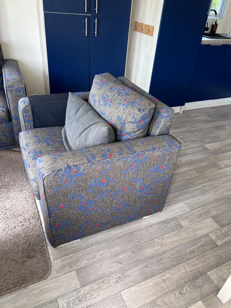 Compleet interieur: bank, fauteuils, eettafel, matrassen, Ophalen, Zo goed als nieuw, 75 tot 100 cm, Tweepersoons