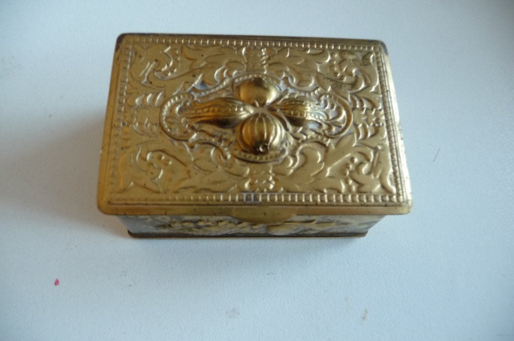 KLEIN MESSING SIERADEN DOOSJE 7 CM L 4,5CM BR EN 3CM HOOG, Antiek en Kunst, Curiosa en Brocante, Verzenden