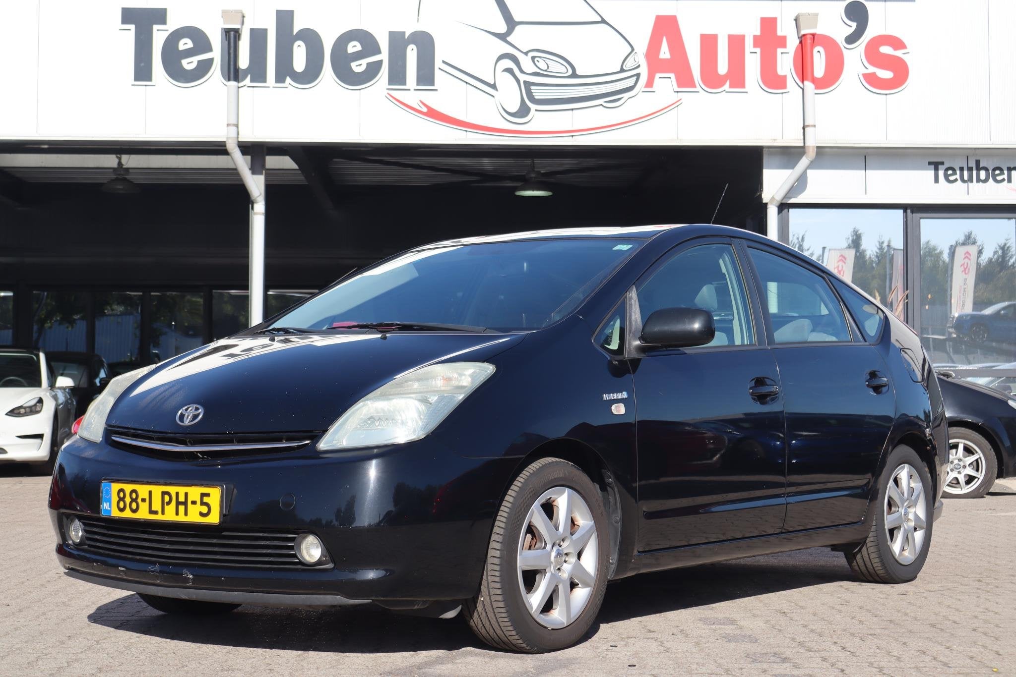 Toyota Prius 1.5 VVT-i Tech Edition | Navigatie | Camera | C, Auto's, Dealer onderhouden, Gebruikt, 4 cilinders, Bedrijf