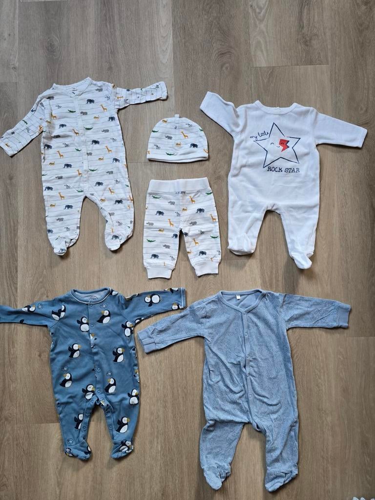Kledingbundel maat 62
Pyjama s en boxpakjes, Ophalen of Verzenden, Jongetje of Meisje, Pakje