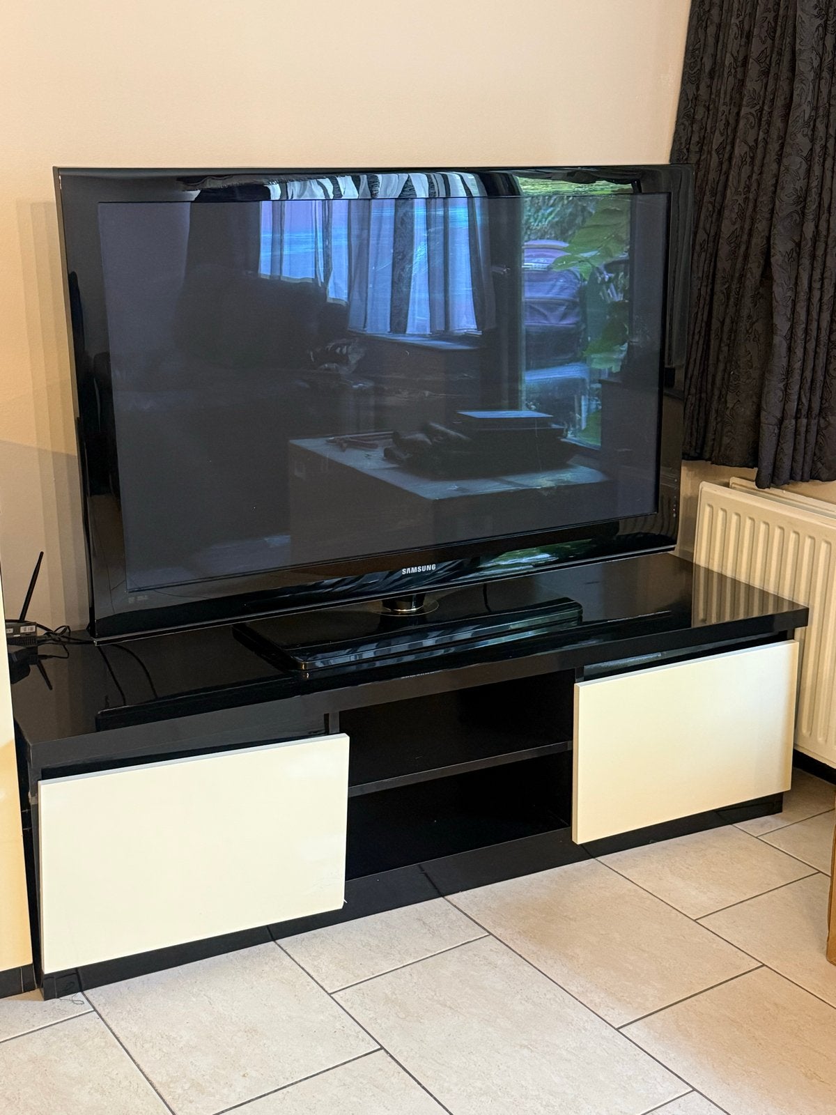 Moderne woonkamermeubels: TV-meubel en dressoir, Ophalen, Overige materialen, Gebruikt, 100 tot 150 cm