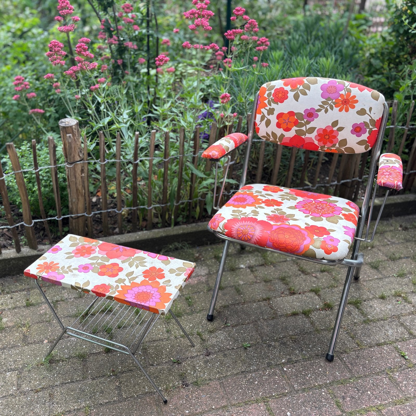 Vintage klapstoel en bijzettafel met bloemenprint, Ophalen, Gebruikt, Overige kleuren, Metaal