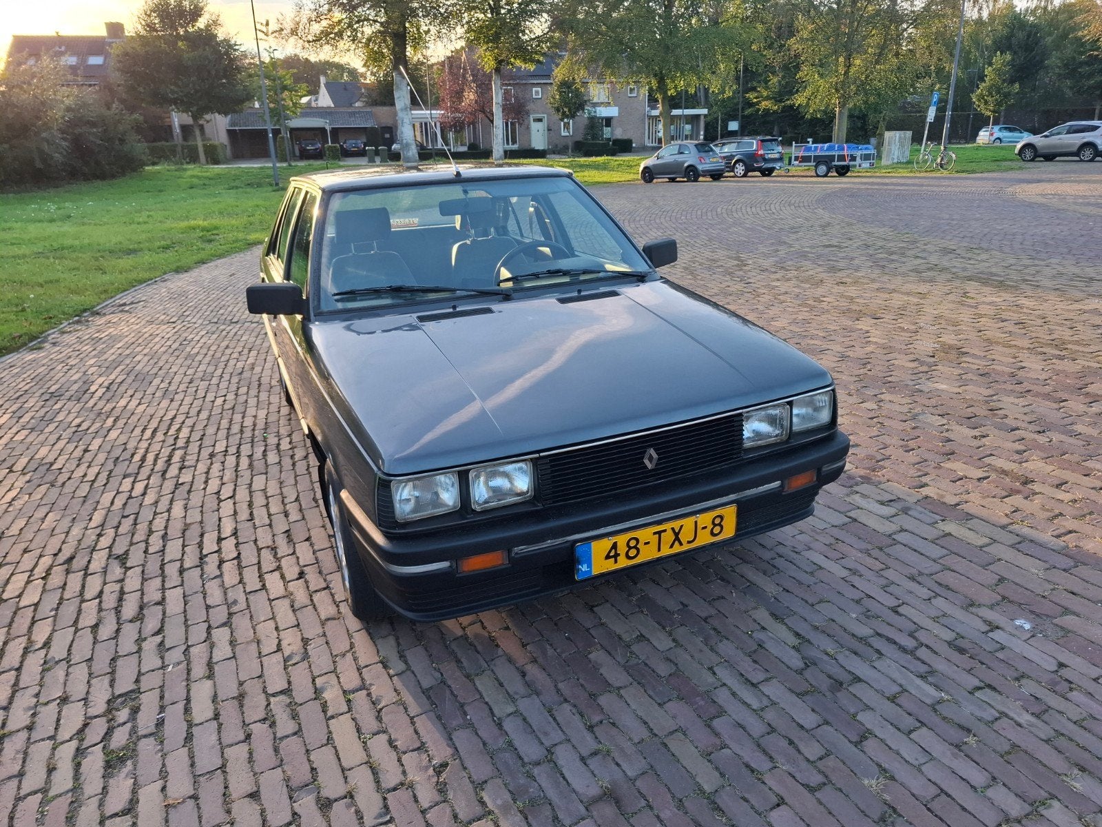 Renault 9 1.4 GTL 1985 Grijs, uniek, 86000km gelopen, Auto's, Voorwielaandrijving, Stof, Overige modellen, 4 cilinders