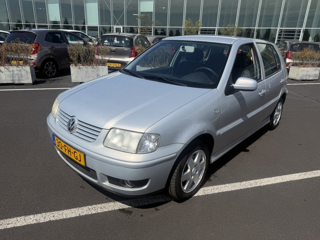 Volkswagen Polo 1.4-16V Trendline (bj 2000, automaat), Auto's, Oldtimers, Stof, Volkswagen, Bedrijf, 75 pk