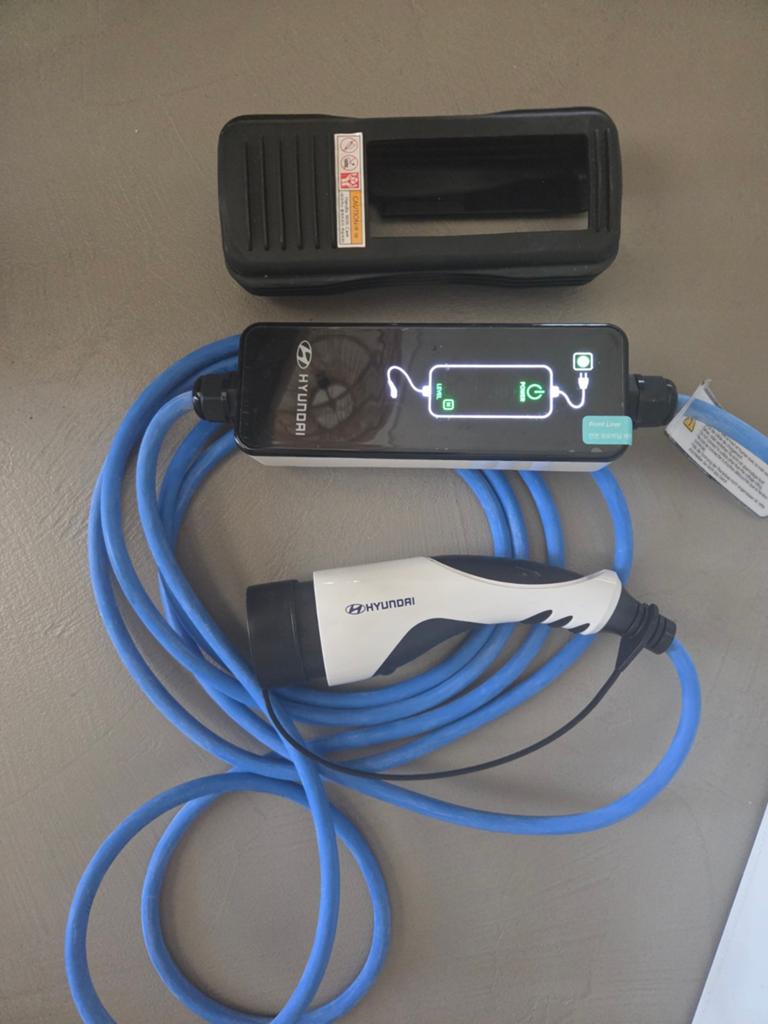 Hyundai EV Laadkabel / Granny Charger Type 2, Ophalen of Verzenden, Zo goed als nieuw