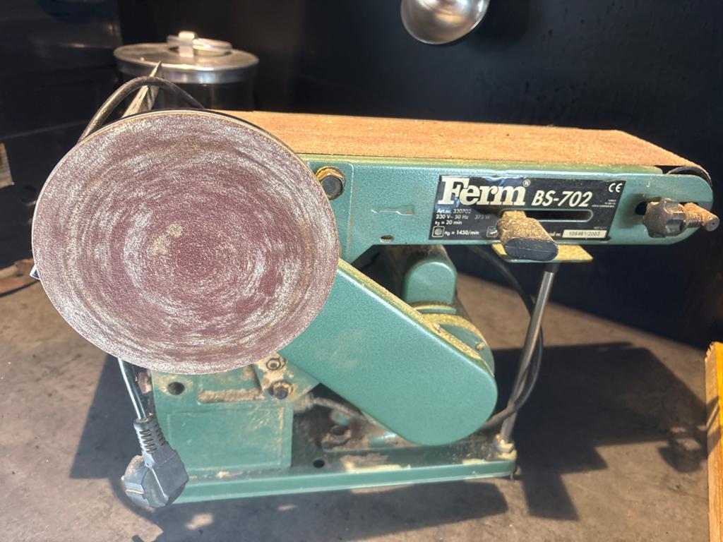 Ferm BS-702 Bandschuurmachine met schijfschuurfunctie, Ophalen, Gebruikt, Minder dan 600 watt, Bandschuurmachine