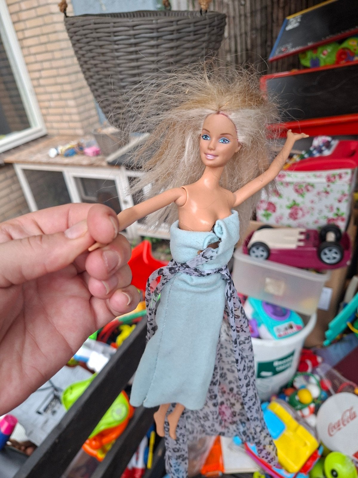 Barbie pop met blond haar en blauwe ogen